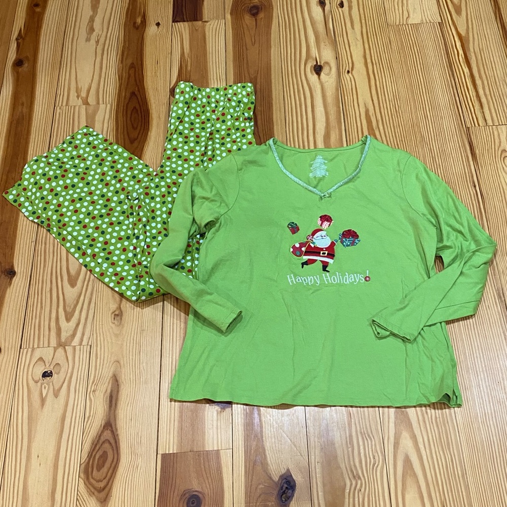 🎅🏼🎁Happy Holidays‎ Pajama Set🎅🏼🎁